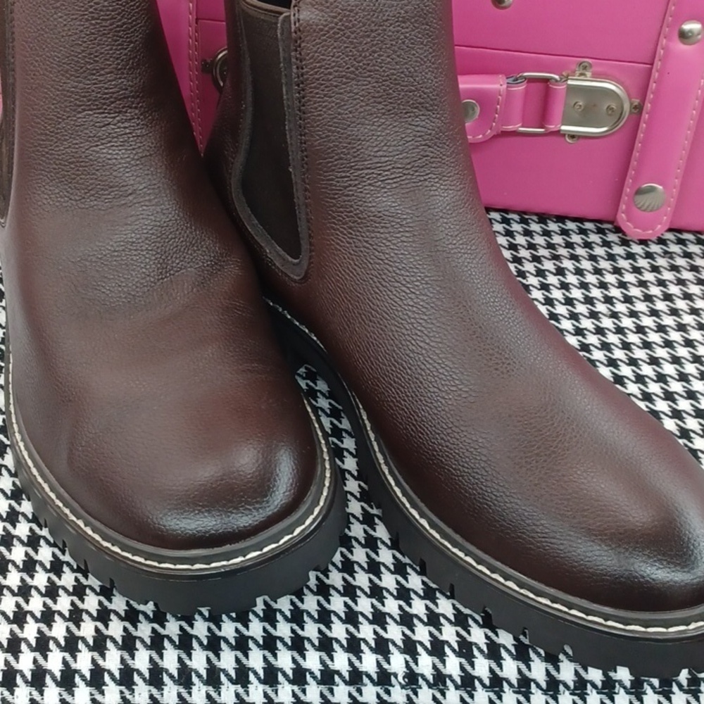 Calvin Klein Lug Chelsea NWOB - Picture 3 of 8